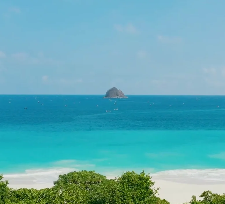 Serangan Beach - blue water and white sands